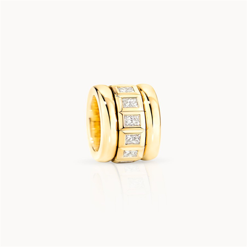 Anillo personalizado con base de plata de primera ley 925 y baño en oro vermeil de 18k